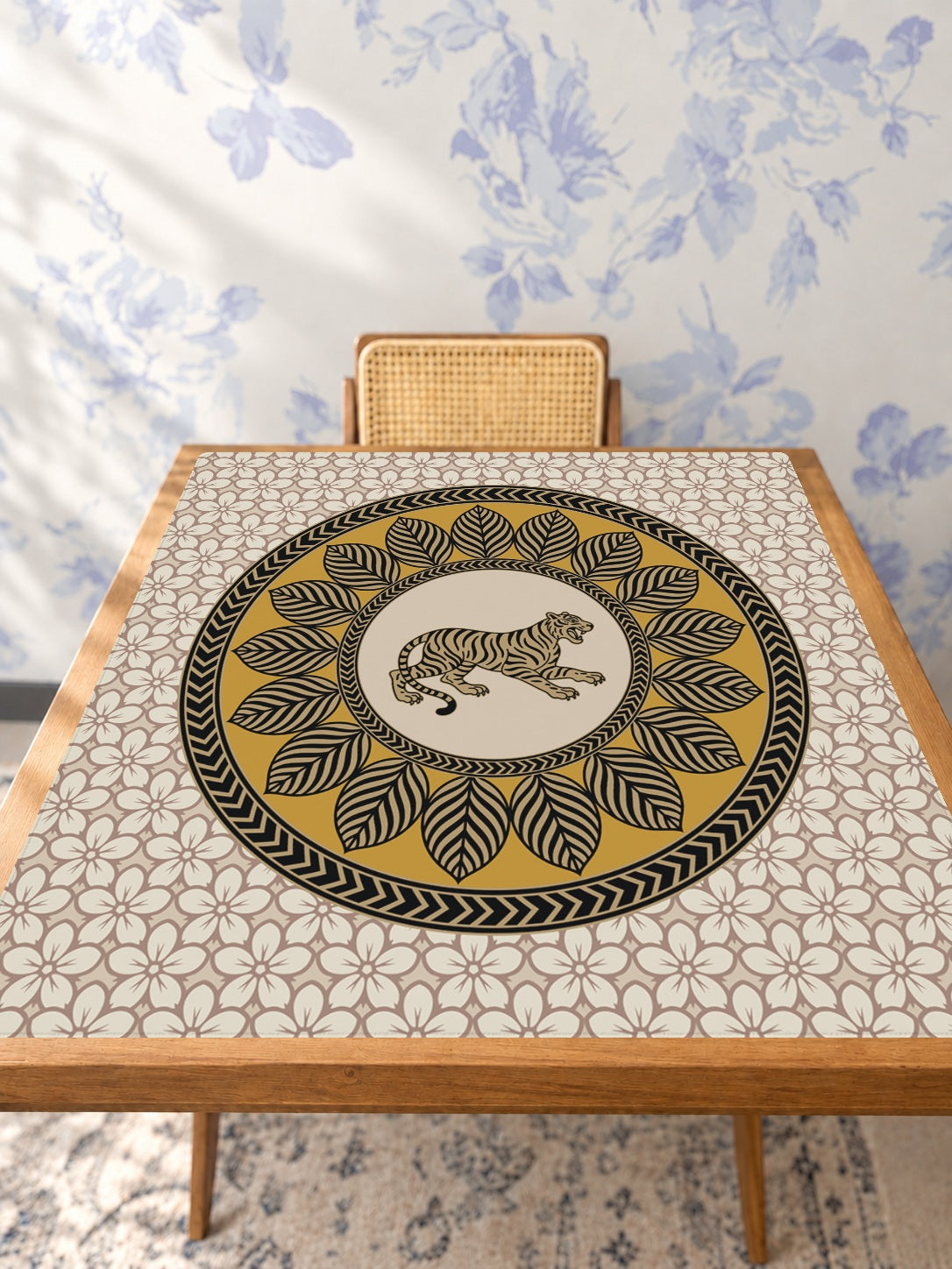 Tigre Solar — Studio Table Angle [studio-angle-square]